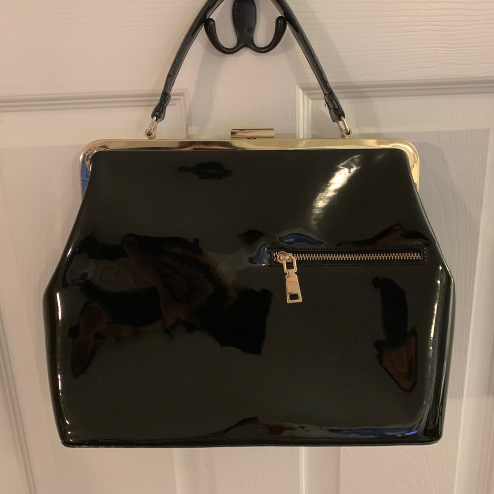 Classy crossbody - black with gold trim/ buckle